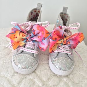 Shoes Girls sport gray color with bow multicolor